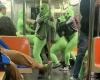 A bizarre gang of women in neon green clothes fought and robbed on the New York subway – video